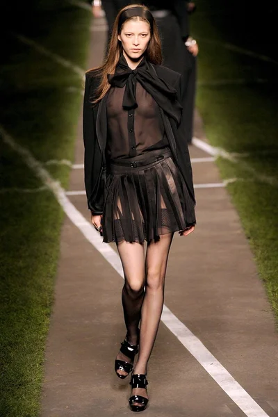 Look 50